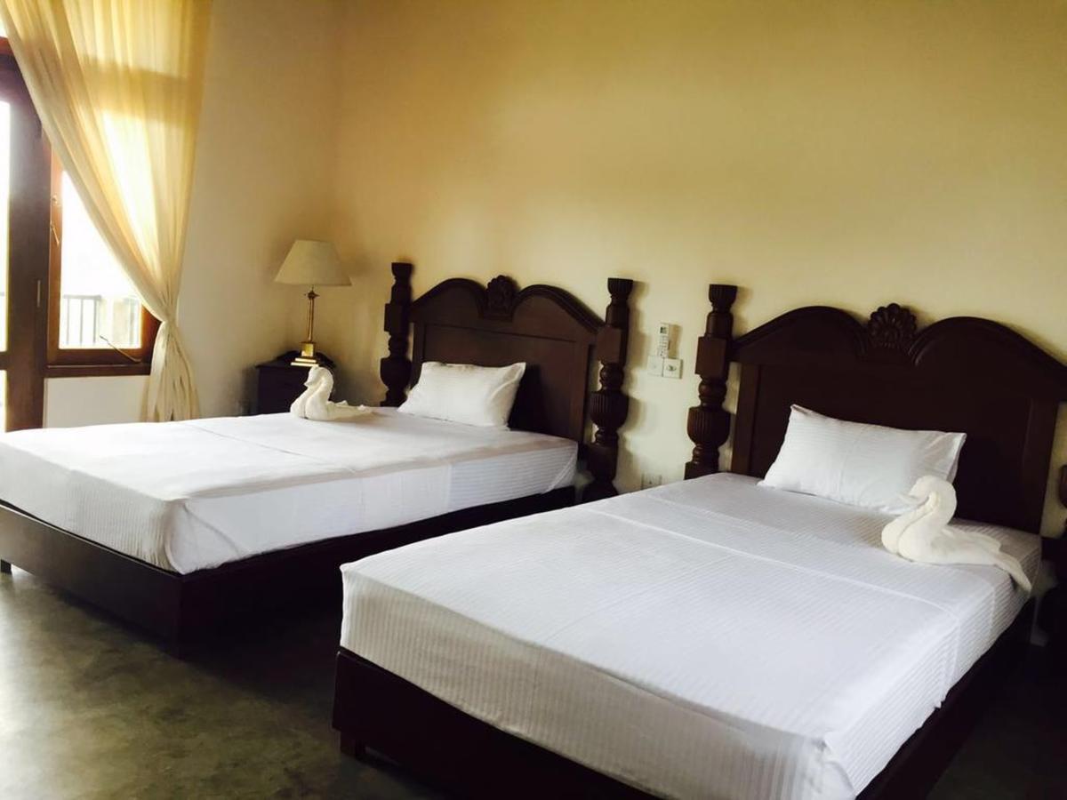 Castle Rock Sigiriya Hotel Kibissa Exterior photo